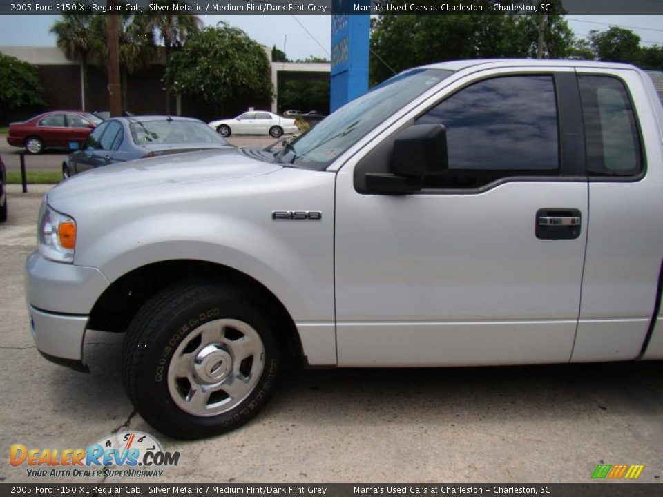 2005 Ford F150 XL Regular Cab Silver Metallic / Medium Flint/Dark Flint Grey Photo #29