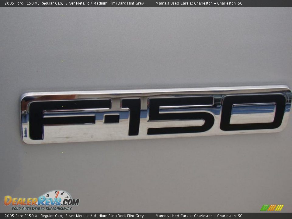 2005 Ford F150 XL Regular Cab Silver Metallic / Medium Flint/Dark Flint Grey Photo #32