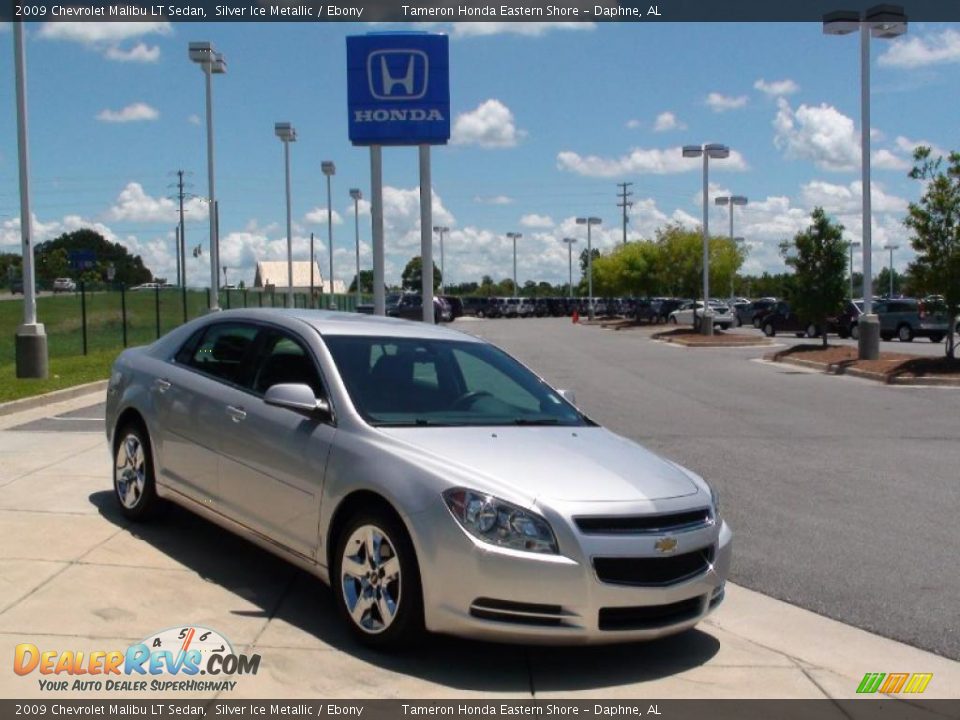 2009 Chevrolet Malibu LT Sedan Silver Ice Metallic / Ebony Photo #2
