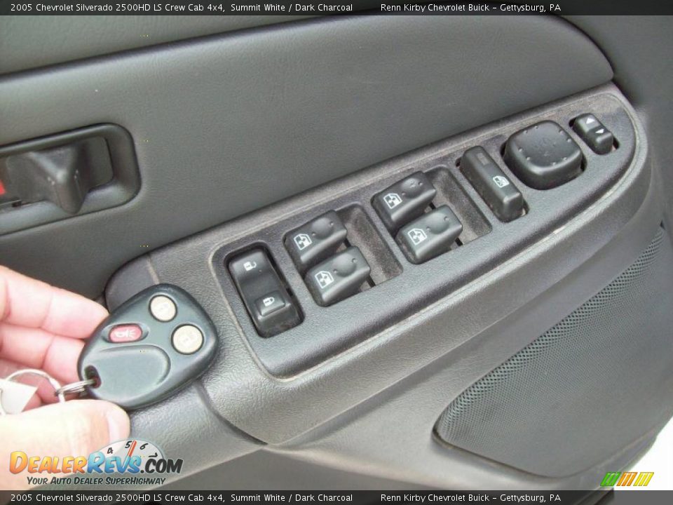 2005 Chevrolet Silverado 2500HD LS Crew Cab 4x4 Summit White / Dark Charcoal Photo #7