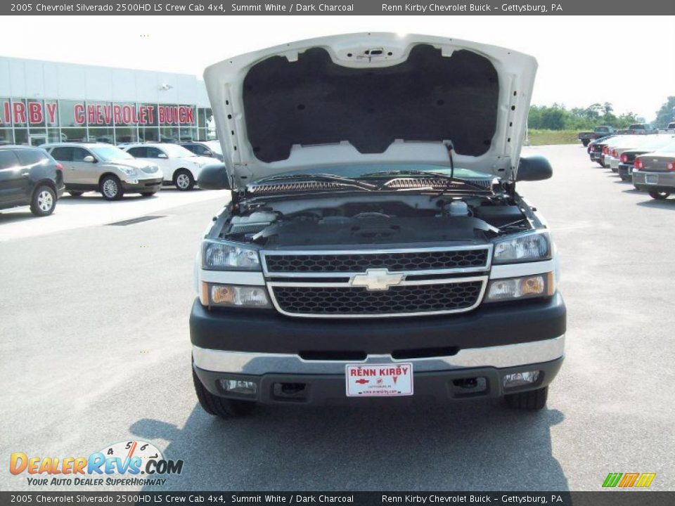2005 Chevrolet Silverado 2500HD LS Crew Cab 4x4 Summit White / Dark Charcoal Photo #17