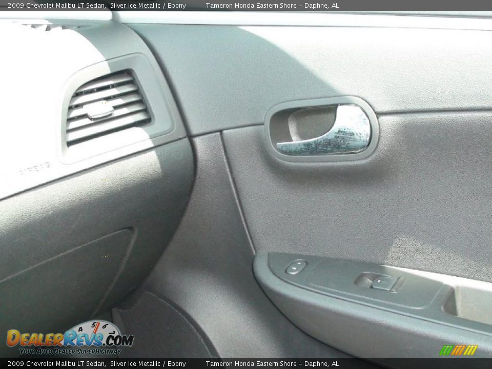 2009 Chevrolet Malibu LT Sedan Silver Ice Metallic / Ebony Photo #26