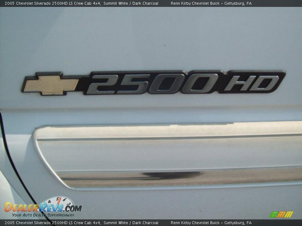 2005 Chevrolet Silverado 2500HD LS Crew Cab 4x4 Summit White / Dark Charcoal Photo #24