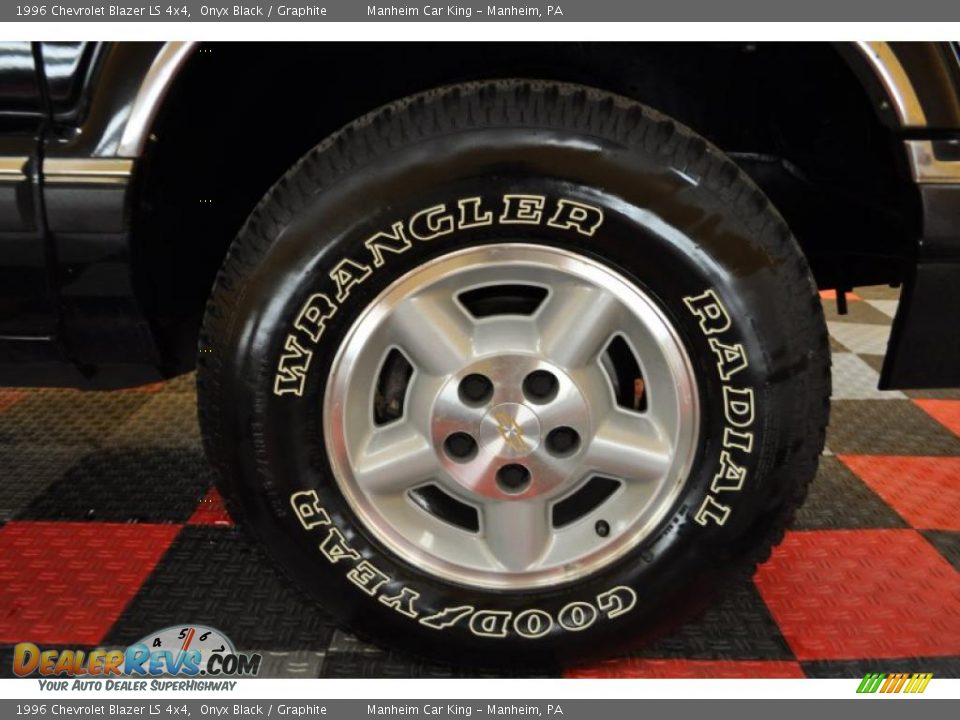 1996 Chevrolet Blazer LS 4x4 Onyx Black / Graphite Photo #16