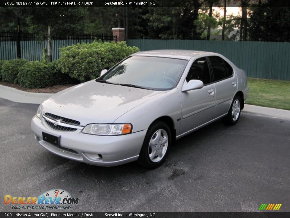 2001 Nissan Altima GXE Platinum Metallic / Dusk Photo #1