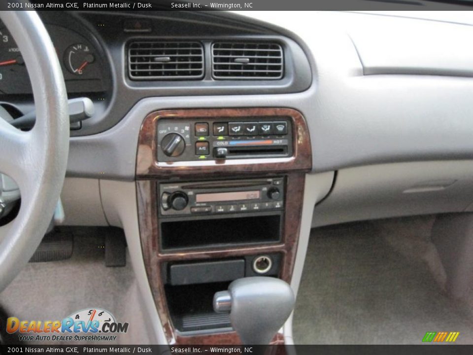 2001 Nissan Altima GXE Platinum Metallic / Dusk Photo #3