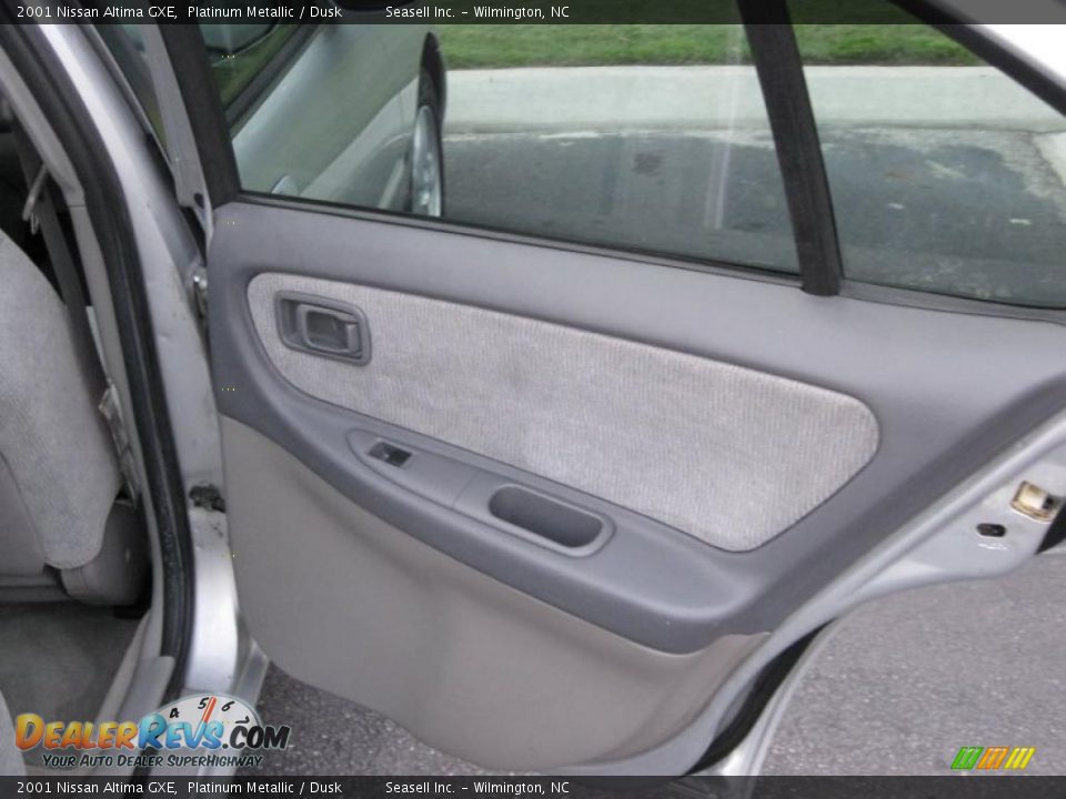 2001 Nissan Altima GXE Platinum Metallic / Dusk Photo #8