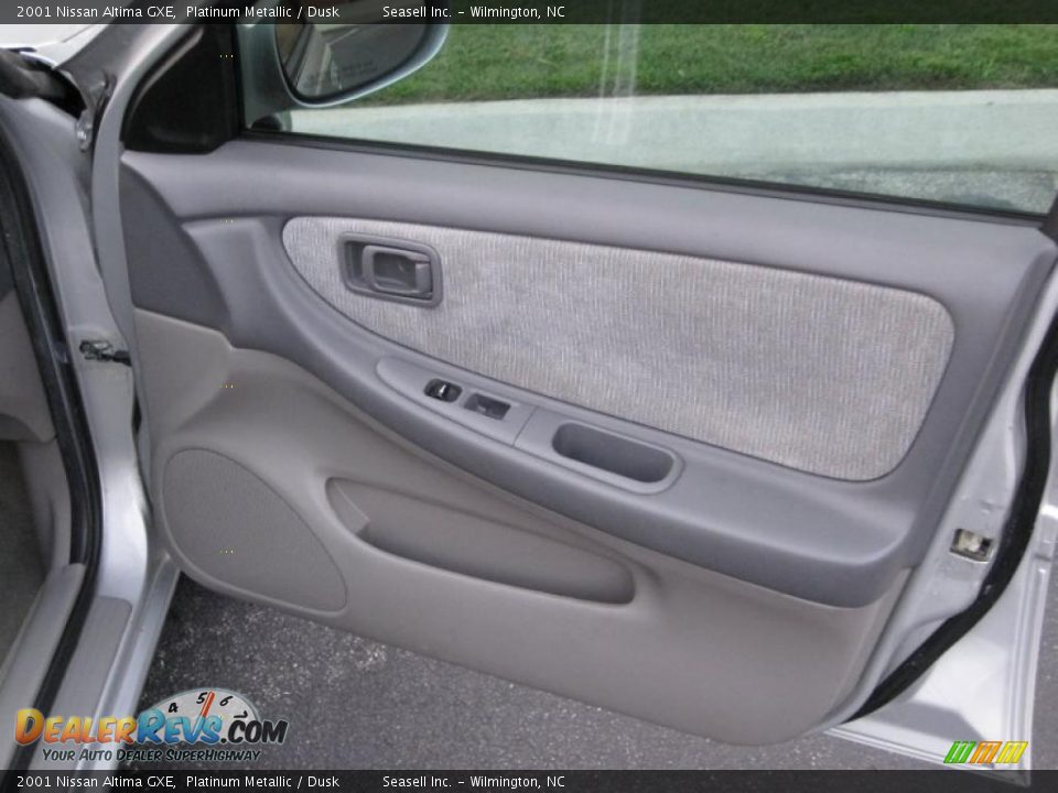 2001 Nissan Altima GXE Platinum Metallic / Dusk Photo #14