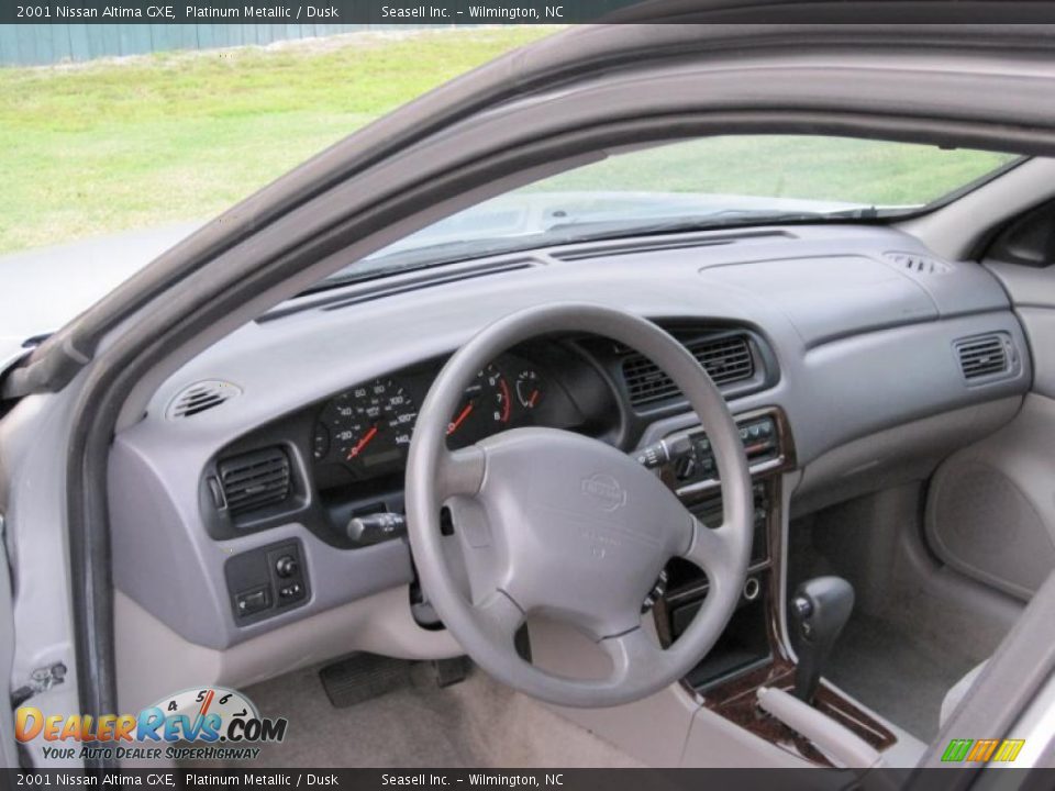 2001 Nissan Altima GXE Platinum Metallic / Dusk Photo #16
