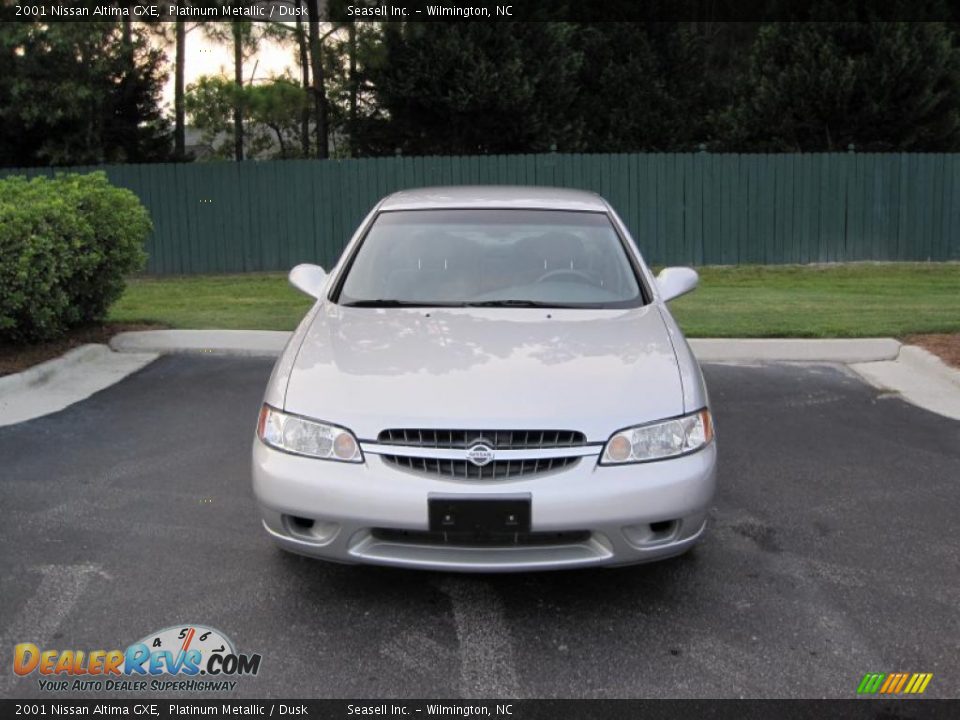 2001 Nissan Altima GXE Platinum Metallic / Dusk Photo #17