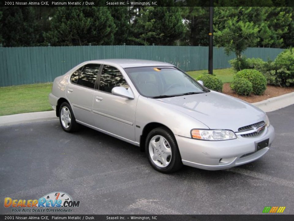 2001 Nissan Altima GXE Platinum Metallic / Dusk Photo #18