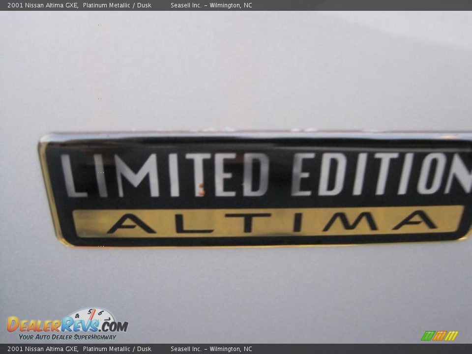 2001 Nissan Altima GXE Platinum Metallic / Dusk Photo #19