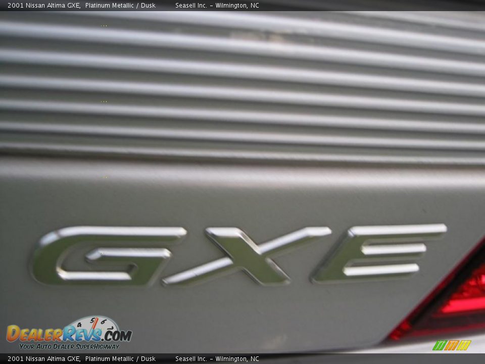 2001 Nissan Altima GXE Platinum Metallic / Dusk Photo #20