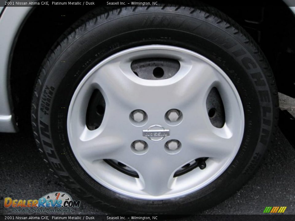 2001 Nissan Altima GXE Platinum Metallic / Dusk Photo #21