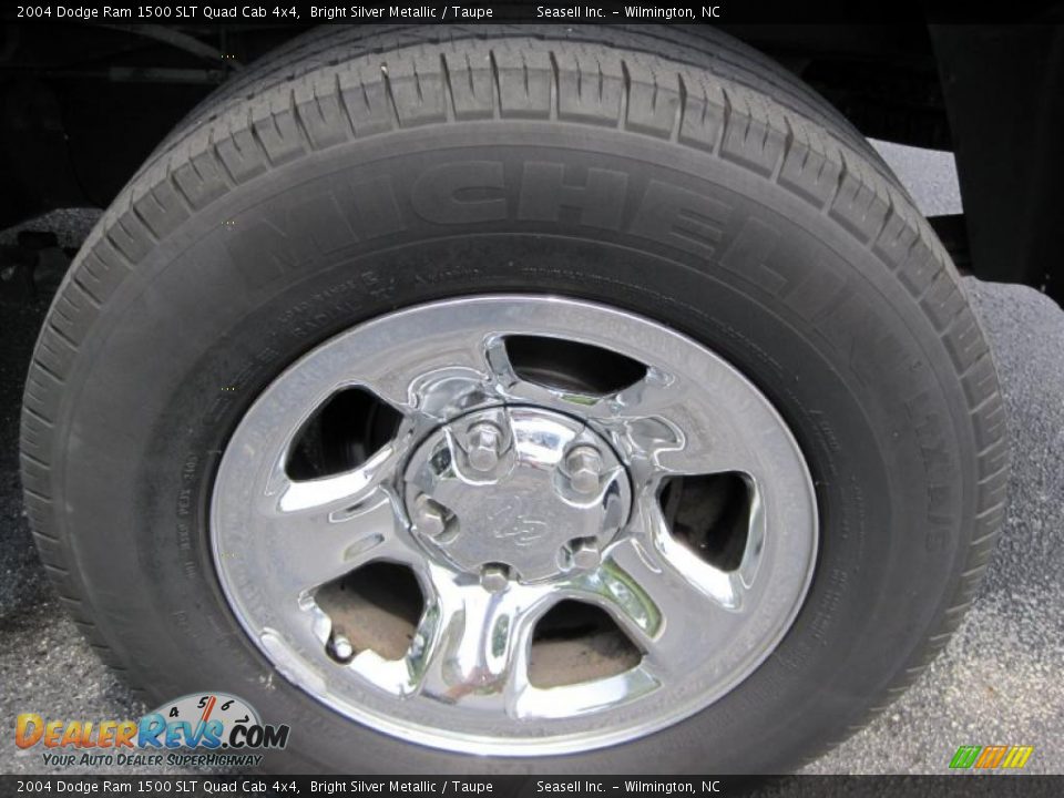 2004 Dodge Ram 1500 SLT Quad Cab 4x4 Bright Silver Metallic / Taupe Photo #14