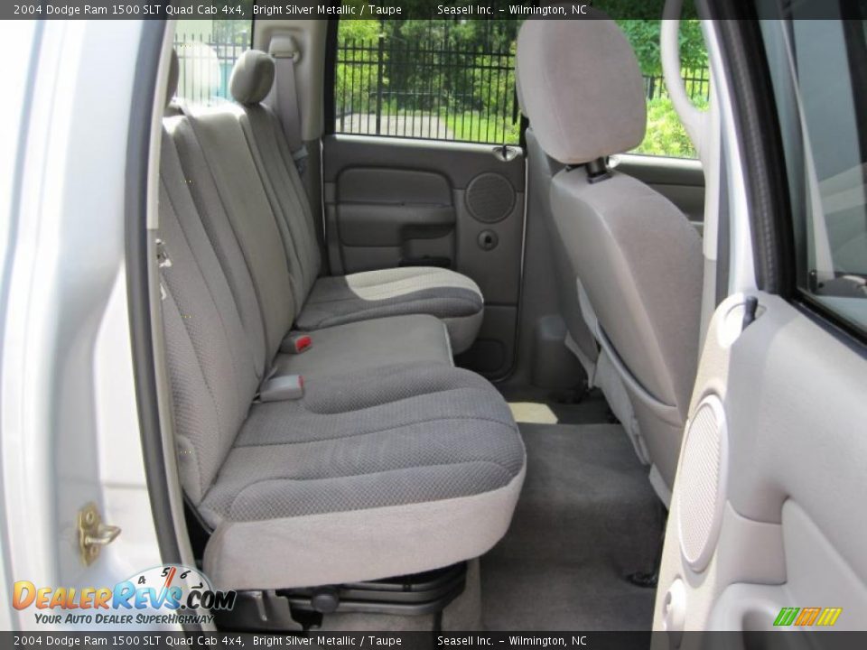 2004 Dodge Ram 1500 SLT Quad Cab 4x4 Bright Silver Metallic / Taupe Photo #18