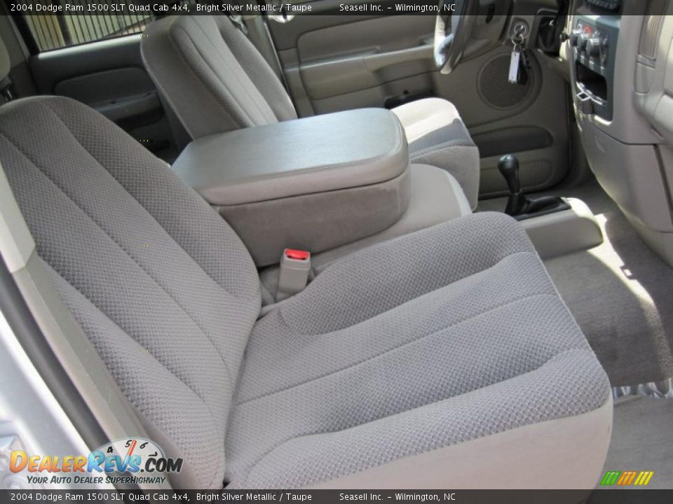 2004 Dodge Ram 1500 SLT Quad Cab 4x4 Bright Silver Metallic / Taupe Photo #19