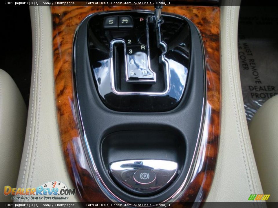 2005 Jaguar XJ XJR Ebony / Champagne Photo #23