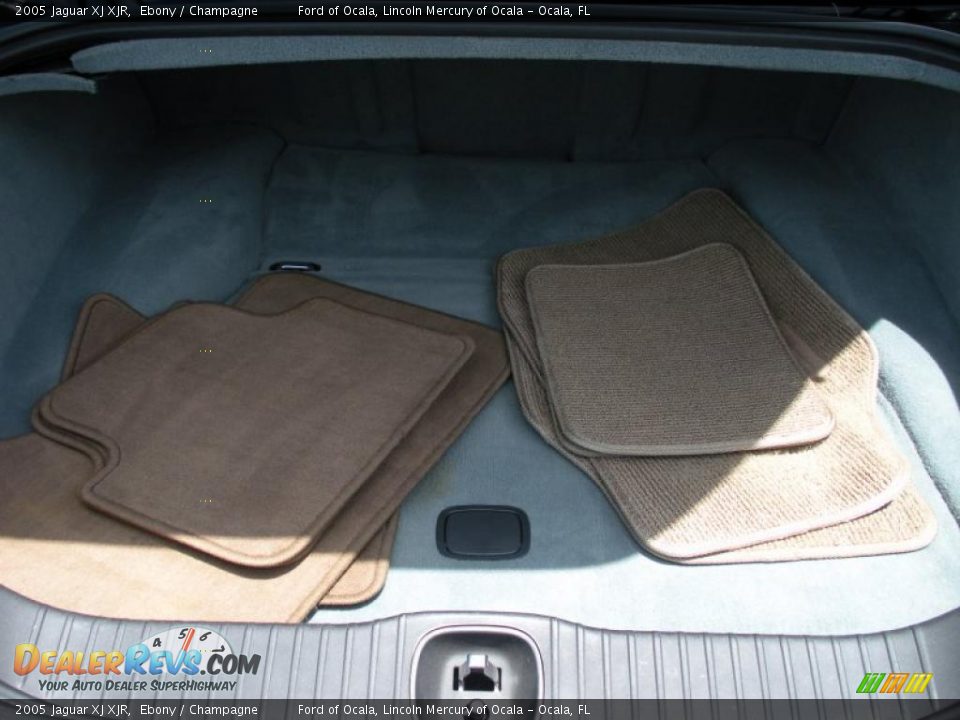 2005 Jaguar XJ XJR Ebony / Champagne Photo #24