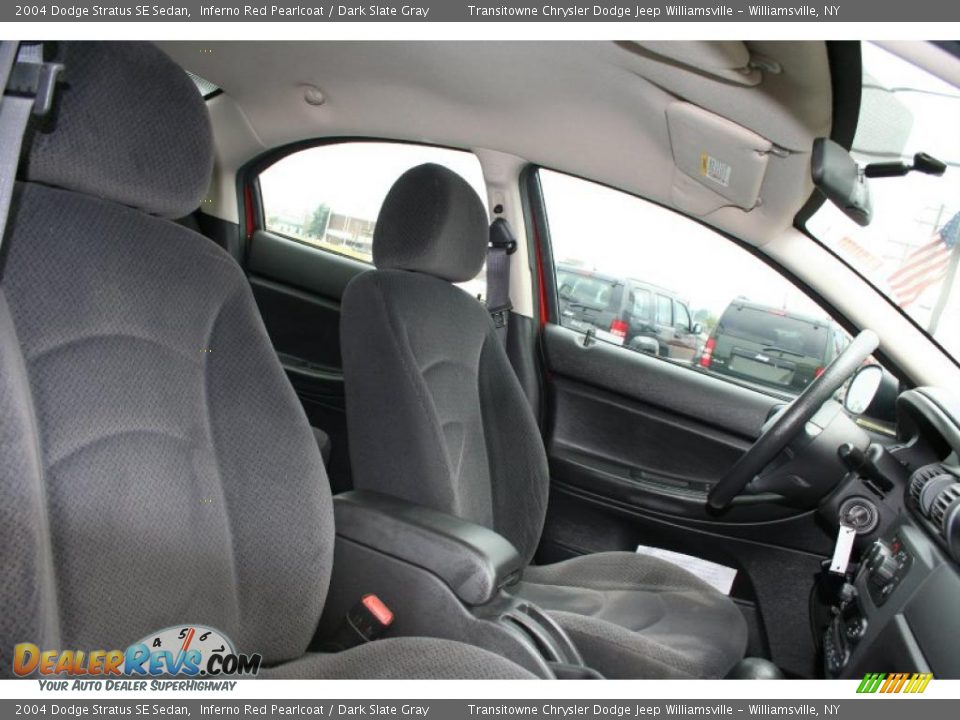 2004 Dodge Stratus SE Sedan Inferno Red Pearlcoat / Dark Slate Gray Photo #8