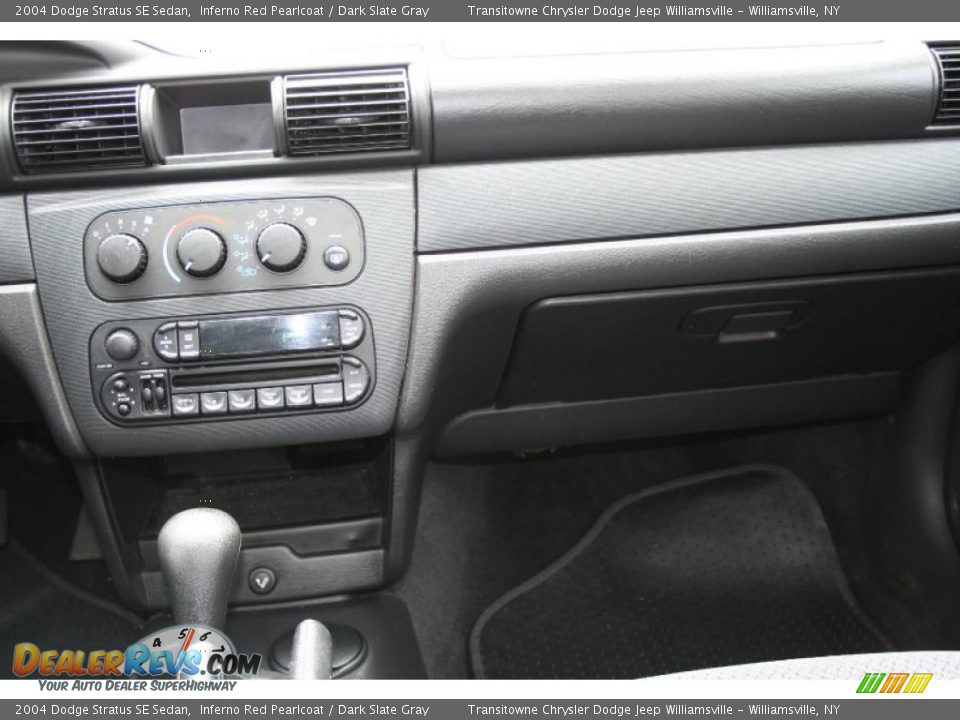 2004 Dodge Stratus SE Sedan Inferno Red Pearlcoat / Dark Slate Gray Photo #12