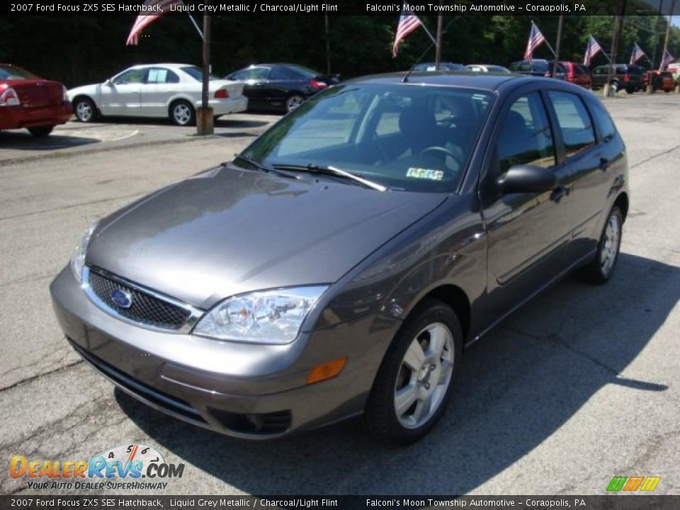 2007 Ford Focus ZX5 SES Hatchback Liquid Grey Metallic / Charcoal/Light Flint Photo #5