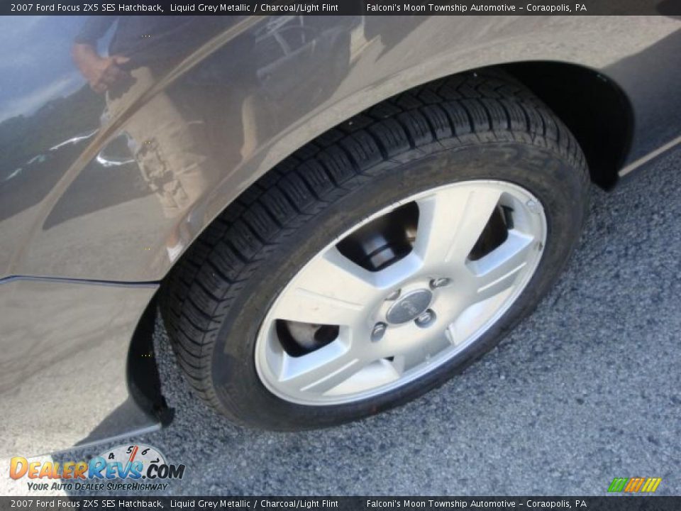 2007 Ford Focus ZX5 SES Hatchback Liquid Grey Metallic / Charcoal/Light Flint Photo #7