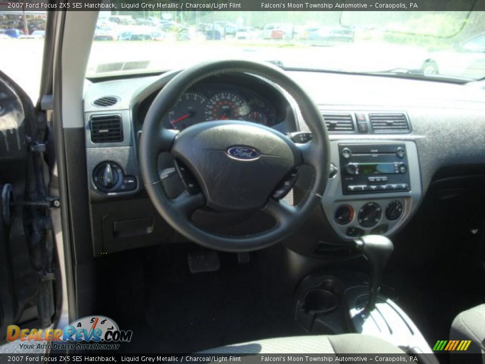 2007 Ford Focus ZX5 SES Hatchback Liquid Grey Metallic / Charcoal/Light Flint Photo #10
