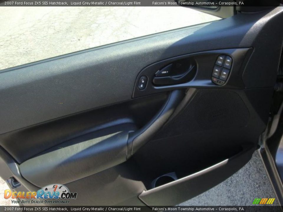 2007 Ford Focus ZX5 SES Hatchback Liquid Grey Metallic / Charcoal/Light Flint Photo #11