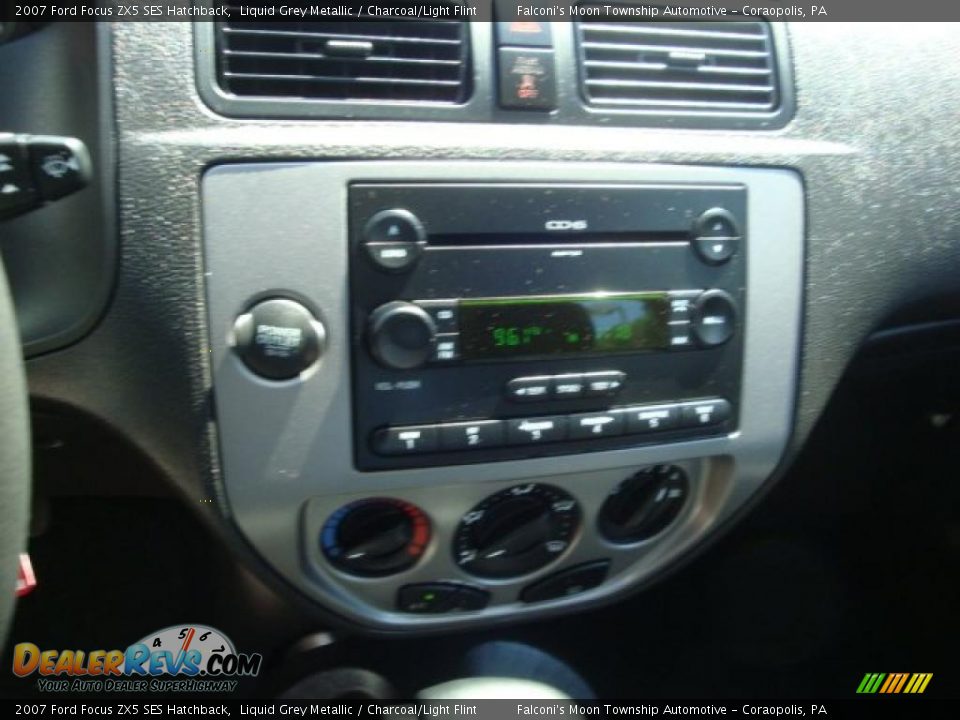 2007 Ford Focus ZX5 SES Hatchback Liquid Grey Metallic / Charcoal/Light Flint Photo #13