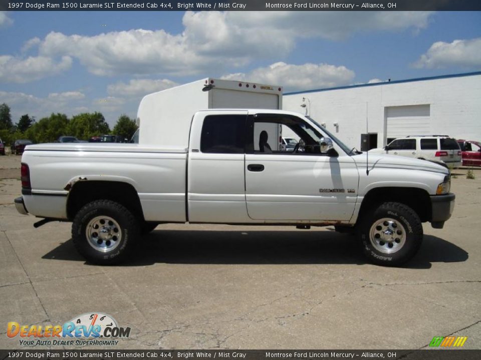 1997 Dodge Ram 1500 Laramie SLT Extended Cab 4x4 Bright White / Mist Gray Photo #6