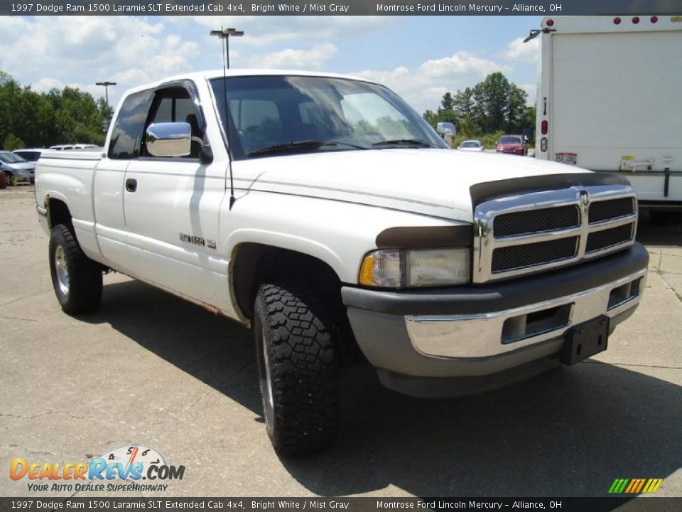 1997 Dodge Ram 1500 Laramie SLT Extended Cab 4x4 Bright White / Mist Gray Photo #7