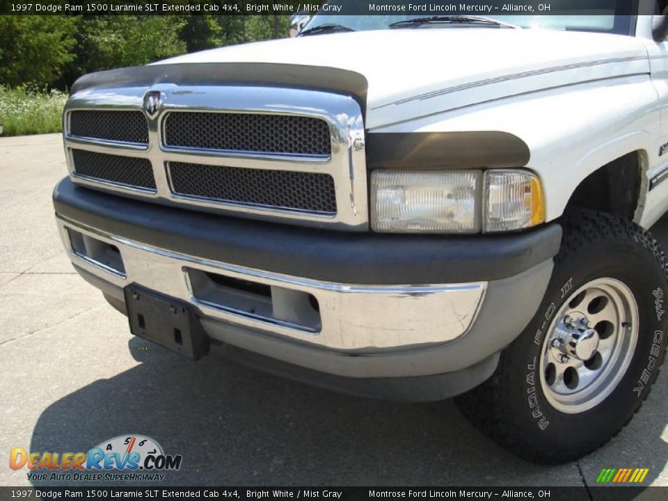 1997 Dodge Ram 1500 Laramie SLT Extended Cab 4x4 Bright White / Mist Gray Photo #9