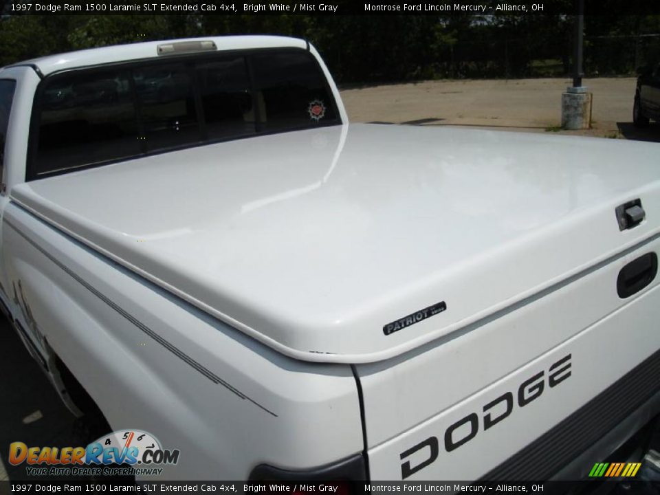 1997 Dodge Ram 1500 Laramie SLT Extended Cab 4x4 Bright White / Mist Gray Photo #13