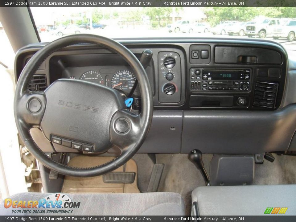 1997 Dodge Ram 1500 Laramie SLT Extended Cab 4x4 Bright White / Mist Gray Photo #18