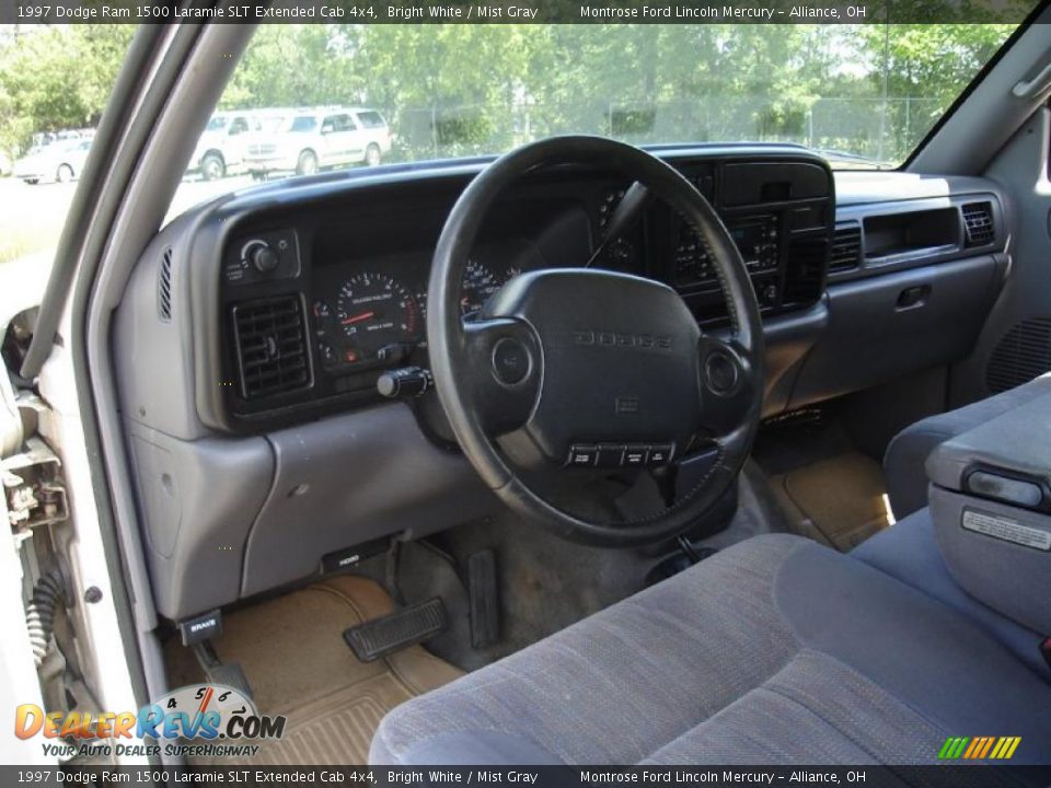 1997 Dodge Ram 1500 Laramie SLT Extended Cab 4x4 Bright White / Mist Gray Photo #21