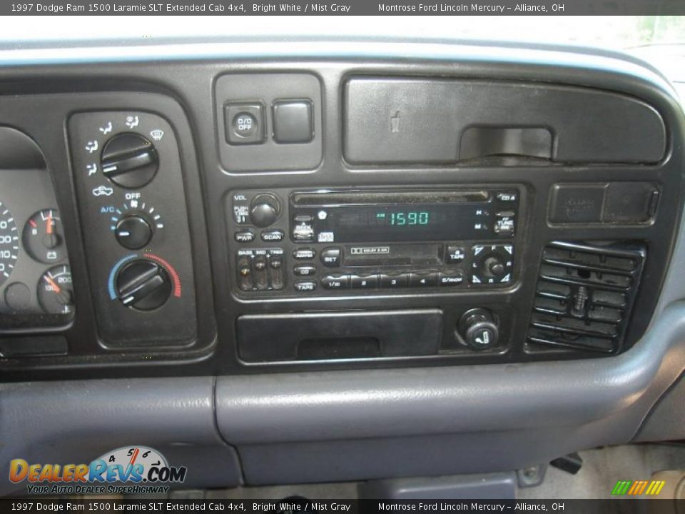 1997 Dodge Ram 1500 Laramie SLT Extended Cab 4x4 Bright White / Mist Gray Photo #25