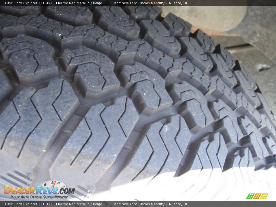 1996 Ford Explorer XLT 4x4 Electric Red Metallic / Beige Photo #10