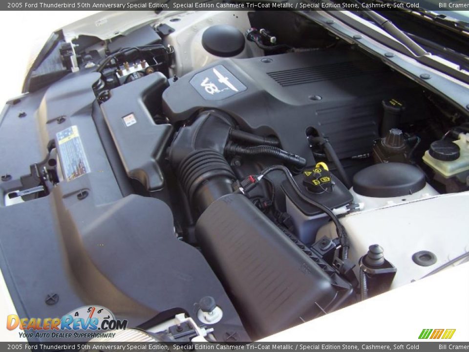 2005 Ford Thunderbird 50th Anniversary Special Edition Special Edition Cashmere Tri-Coat Metallic / Special Edition Stone, Cashmere, Soft Gold Photo #25