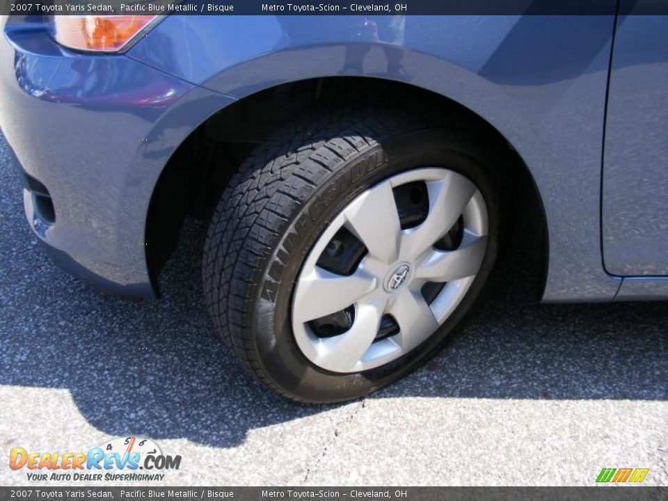 2007 Toyota Yaris Sedan Pacific Blue Metallic / Bisque Photo #26