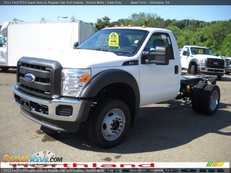 2011 Ford F550 Super Duty XL Regular Cab 4x4 Chassis Oxford White / Steel Grey Photo #2