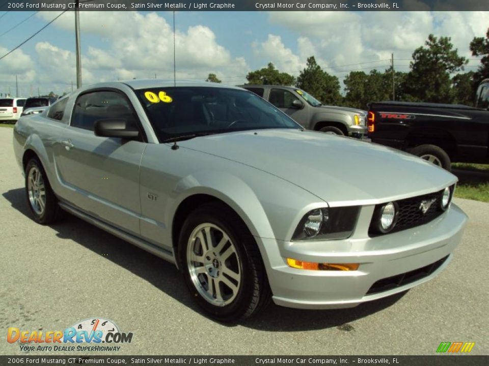 2006 Ford Mustang GT Premium Coupe Satin Silver Metallic / Light Graphite Photo #10