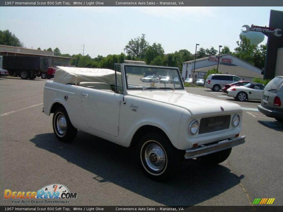 Front 3/4 View of 1967 International Scout 800 Soft Top Photo #2
