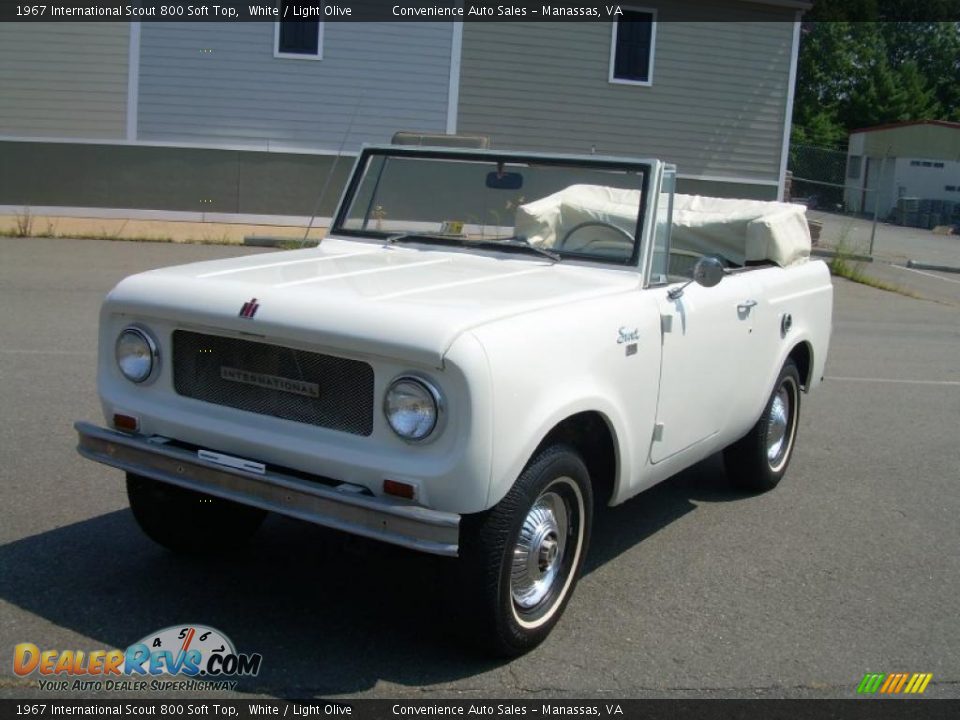 Front 3/4 View of 1967 International Scout 800 Soft Top Photo #4