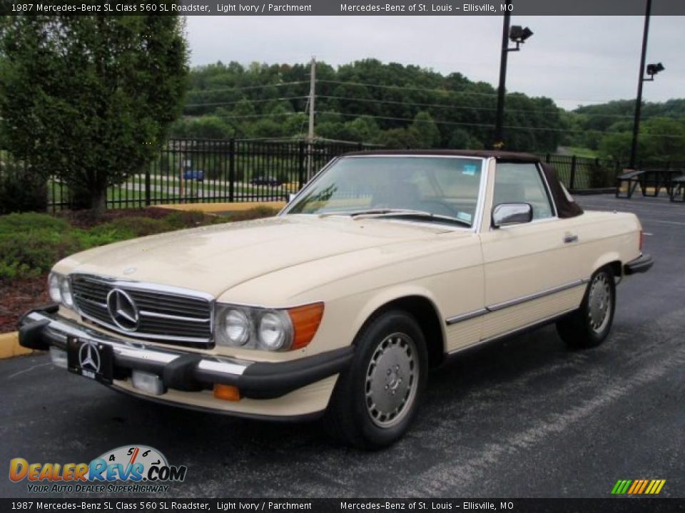 1987 Mercedes-Benz SL Class 560 SL Roadster Light Ivory / Parchment Photo #1