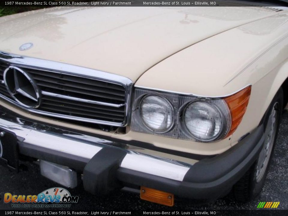 1987 Mercedes-Benz SL Class 560 SL Roadster Light Ivory / Parchment Photo #5