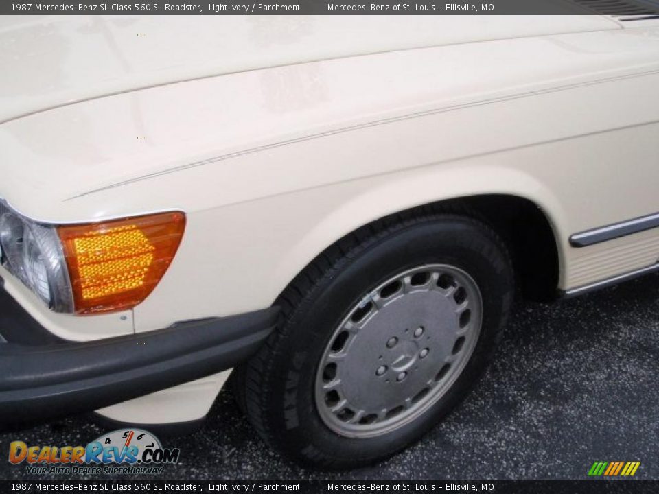 1987 Mercedes-Benz SL Class 560 SL Roadster Light Ivory / Parchment Photo #8