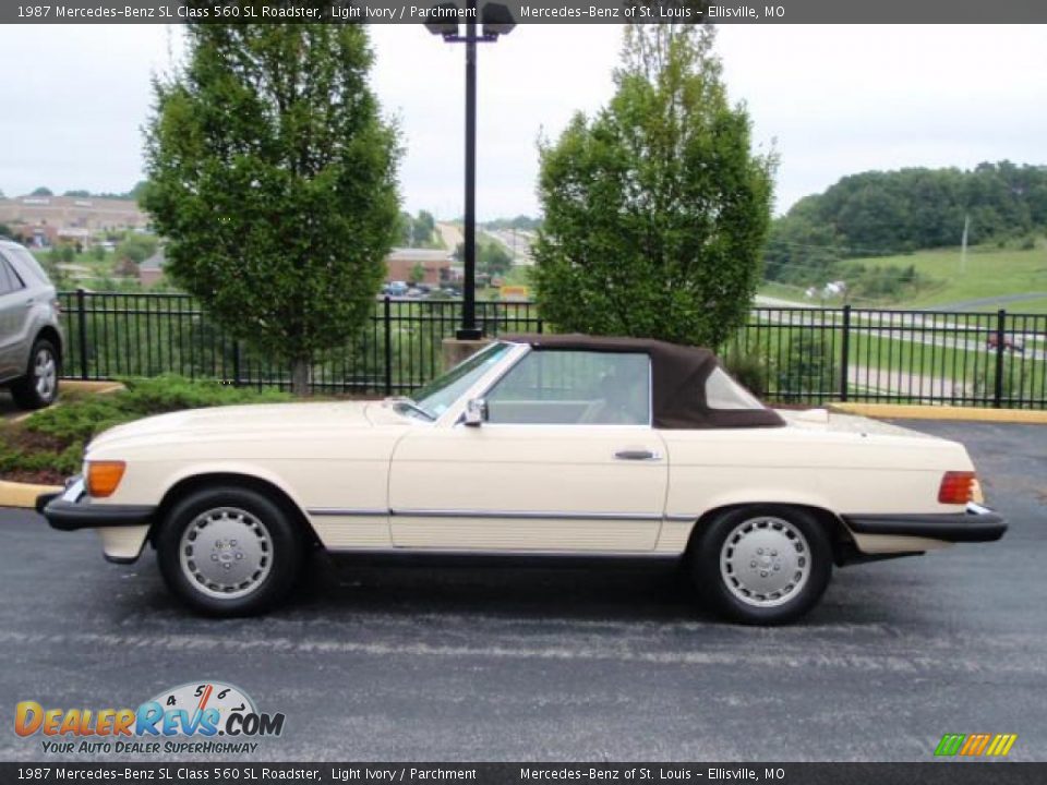 1987 Mercedes-Benz SL Class 560 SL Roadster Light Ivory / Parchment Photo #9