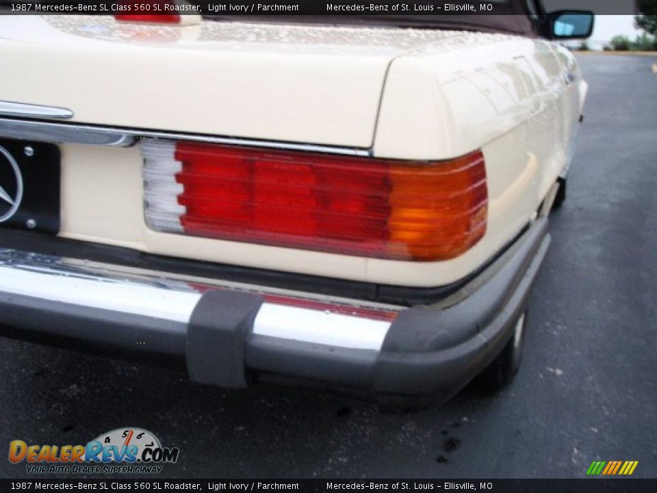 1987 Mercedes-Benz SL Class 560 SL Roadster Light Ivory / Parchment Photo #12
