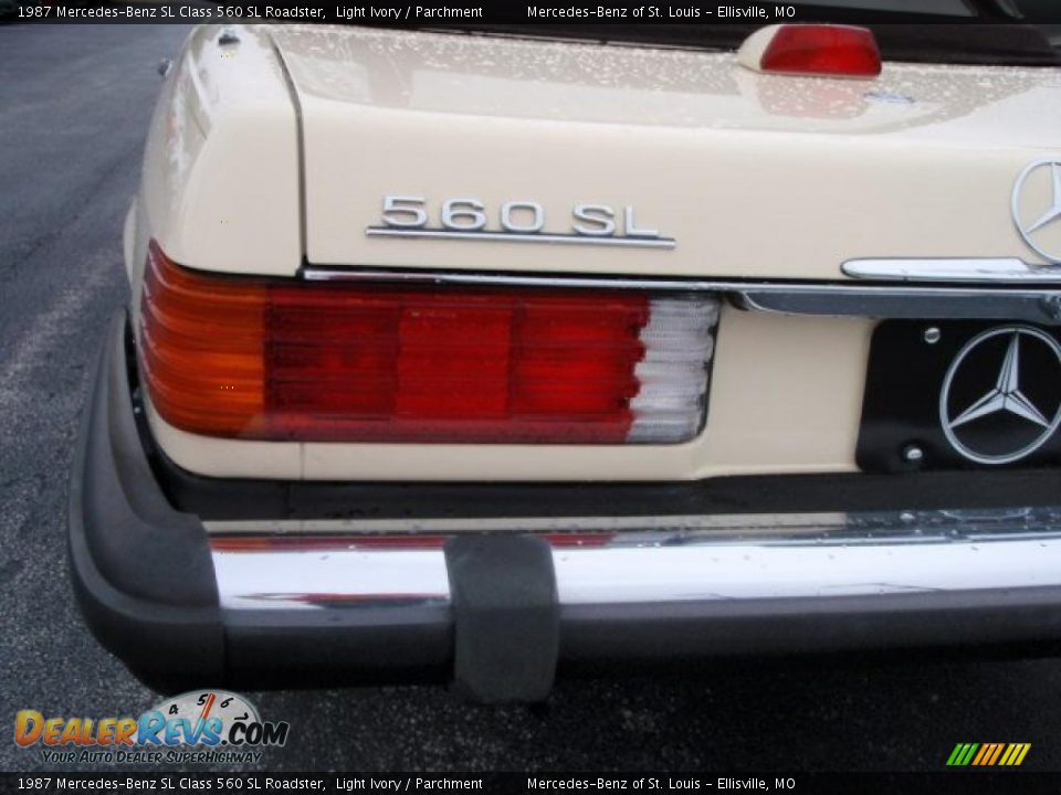 1987 Mercedes-Benz SL Class 560 SL Roadster Light Ivory / Parchment Photo #13